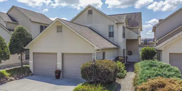3453 Commodore Point