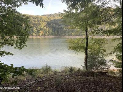 327 Shoreside Rd