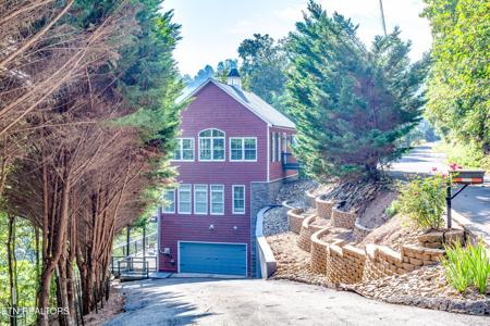 1903 Hickory Pointe Lane