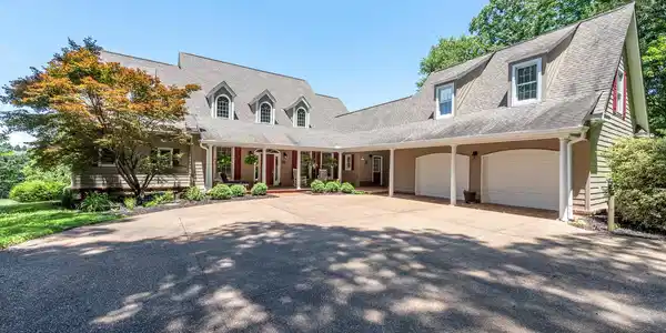 2029 W Velmetta Circle