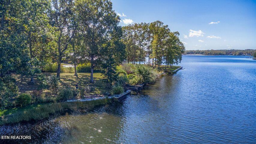 Image 4: Great Fishing Lake!