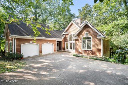 305 Amohi Lane