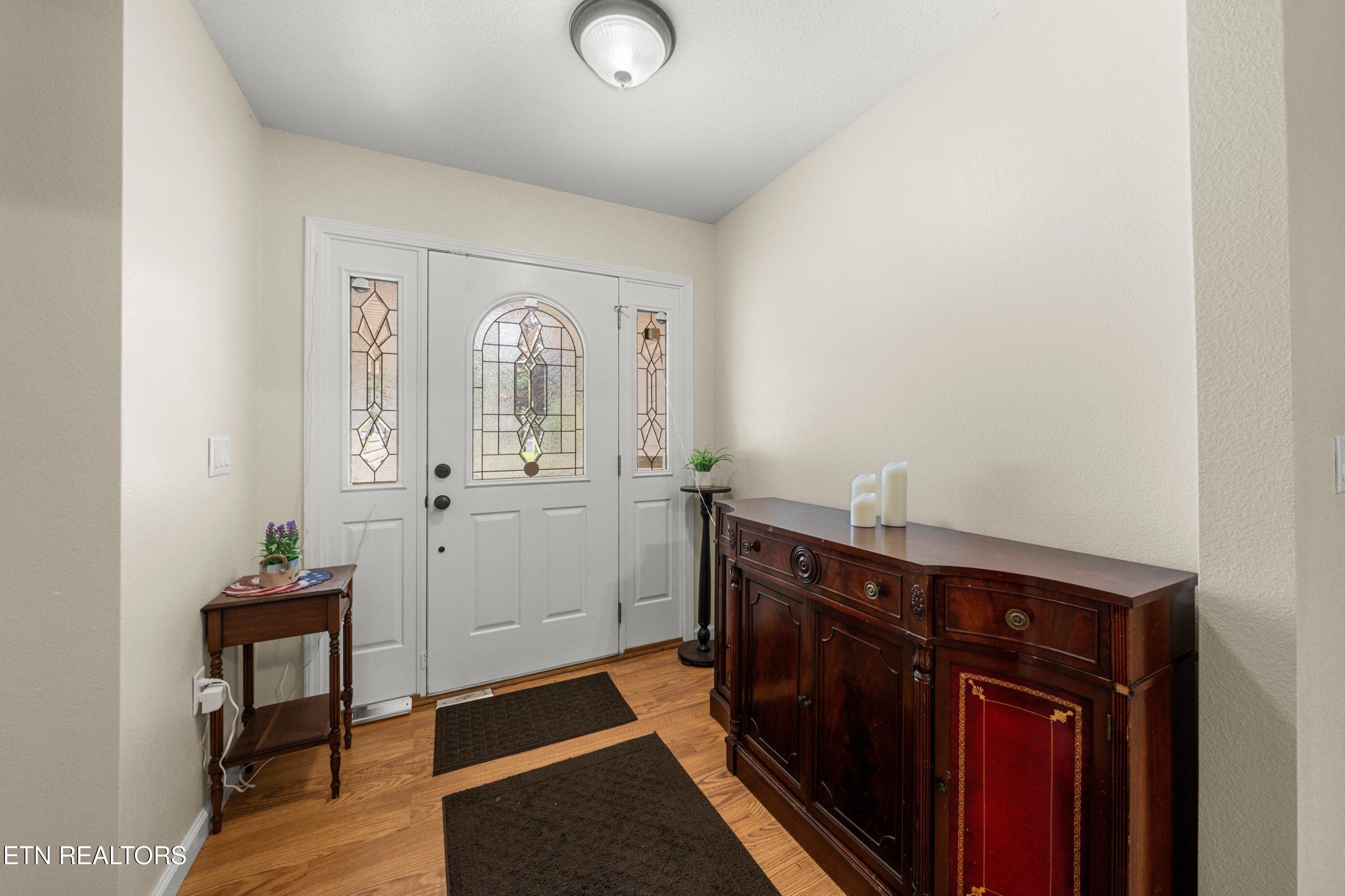 Image 4: Foyer