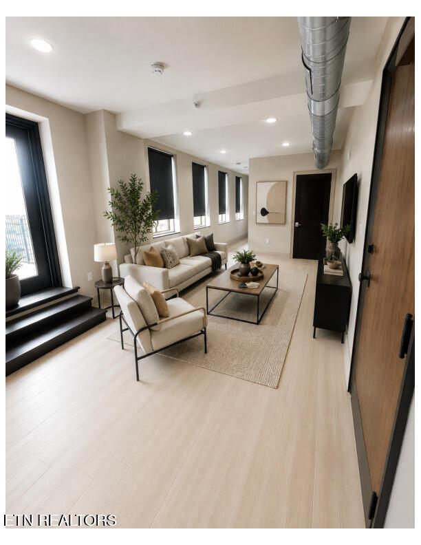 Image 4: Living Area