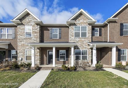 312 Broadberry Ave