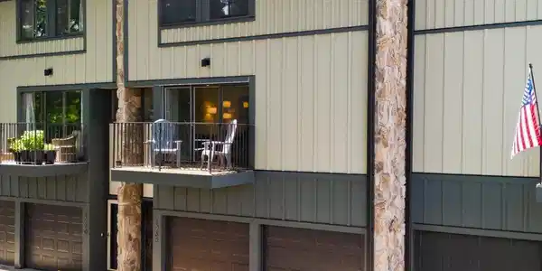Image 2: 04-Exterior