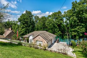 901 Yoakum Hollow Rd