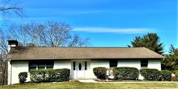 1220 Scenic Hill Drive