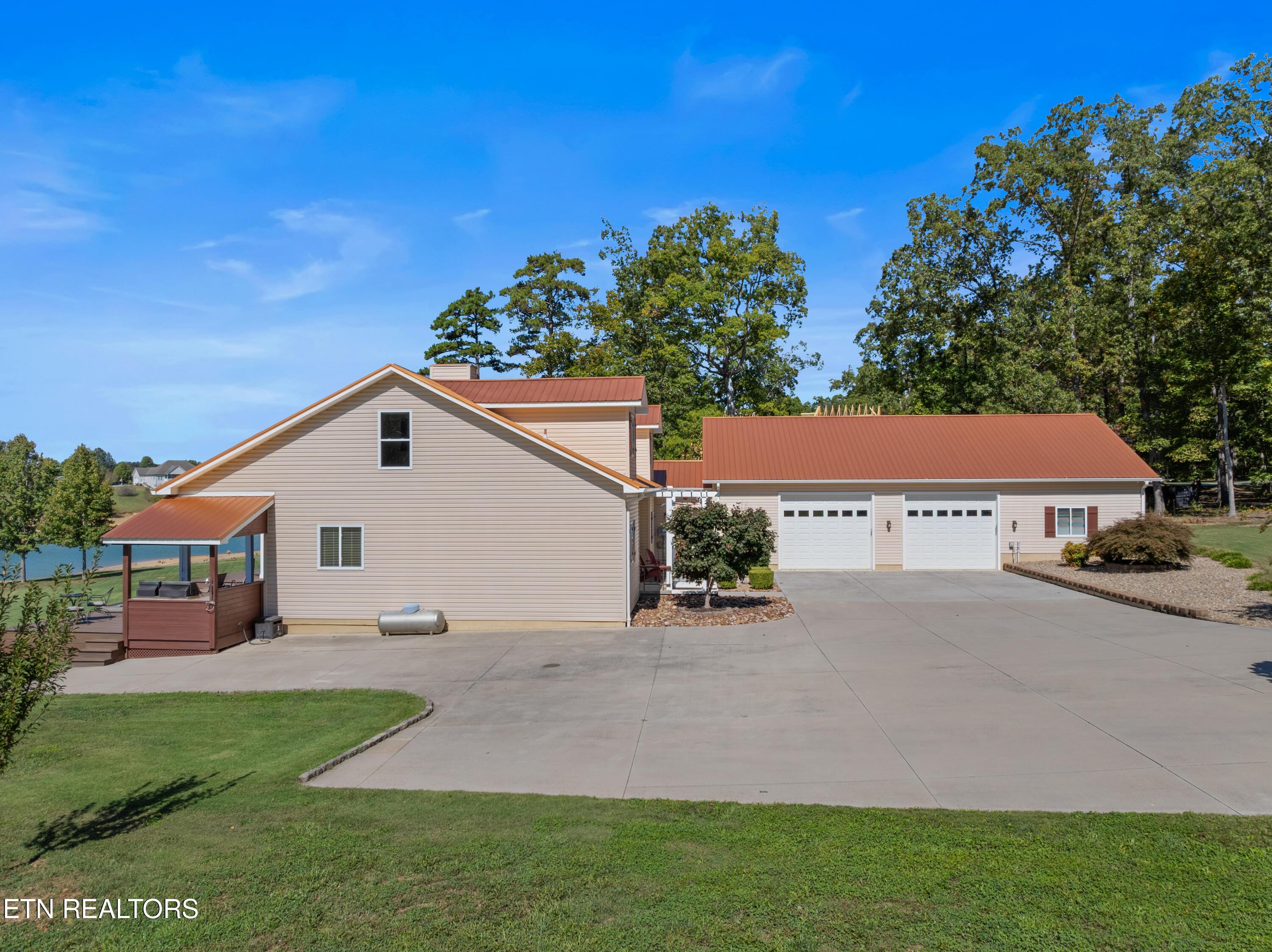 Image 2: 065-2225TedMooreRoad-Dandridge-TN-37725-