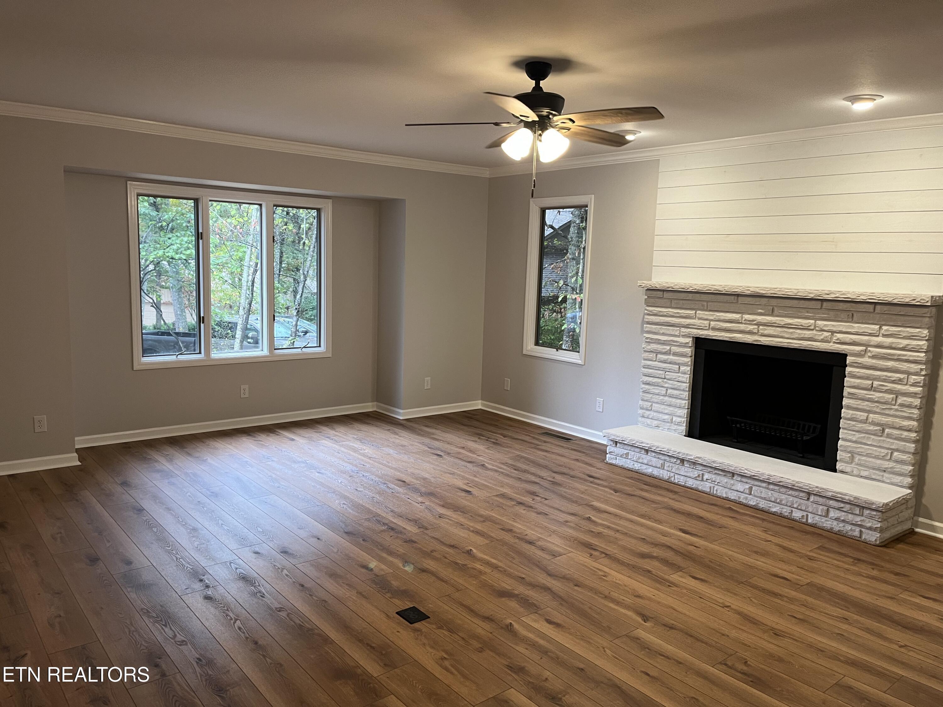 Image 4: 4) 64485-68f815a5a402b