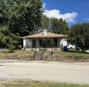 109 Jacksboro Ave