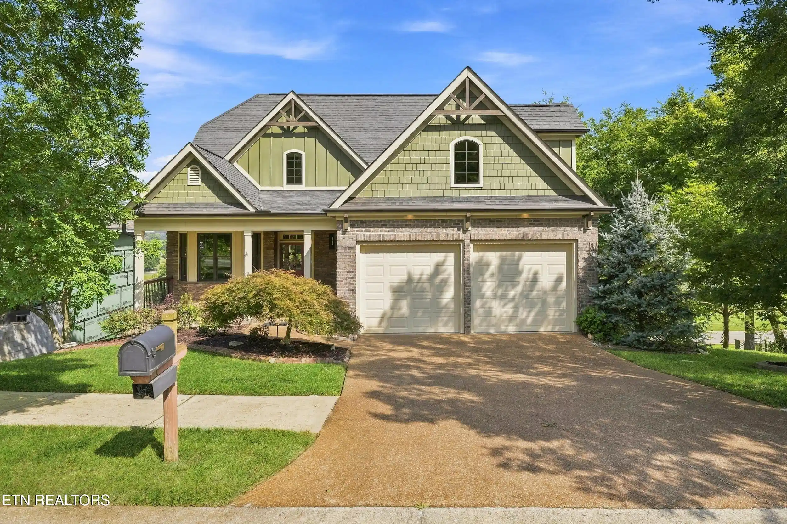 Image 1: 717_black__cove_lane_loudon_001