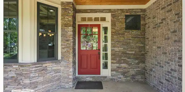 Image 3: 717_black_cove_lane_loudon_002