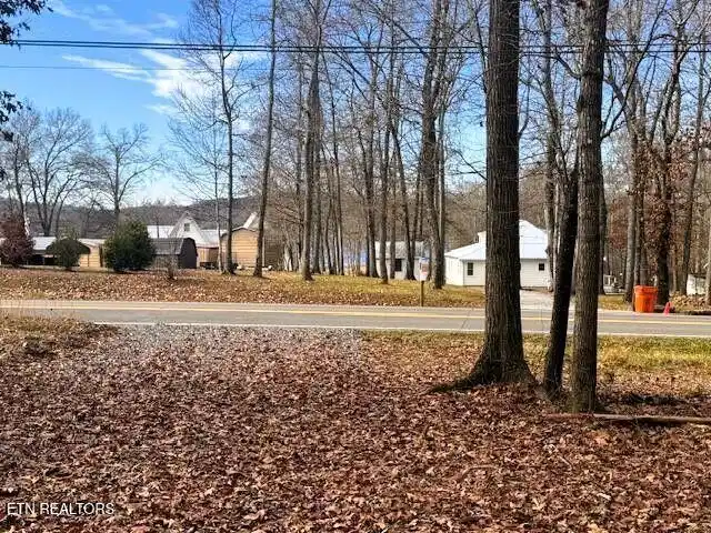 Image 1: lakeview tract 3 driveway