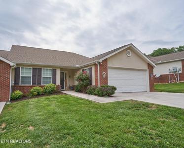 404 Willow Oak Circle