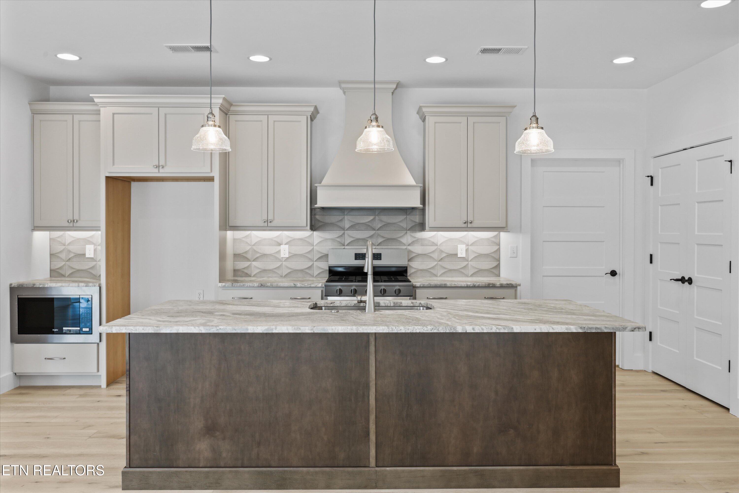 Image 4: 11-4844 Willow Bluff Cir 43