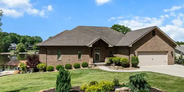 853 Collie Cove Court