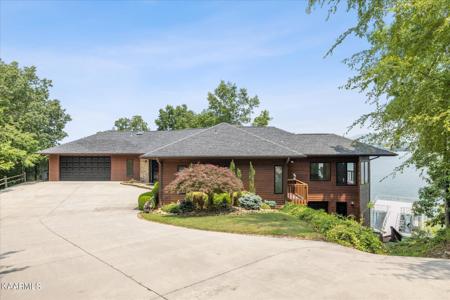 725 Riveredge Lane