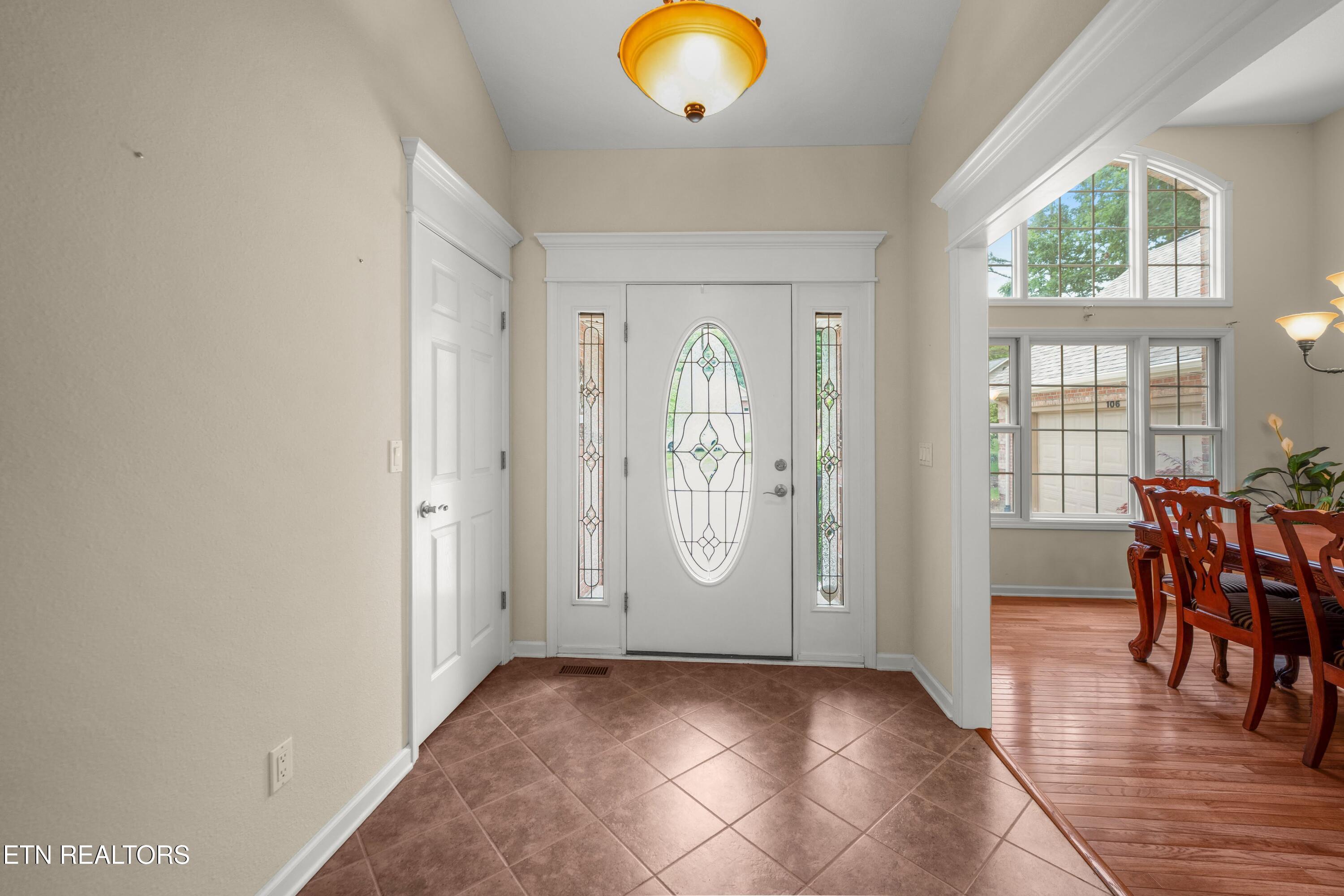 Image 4: Foyer