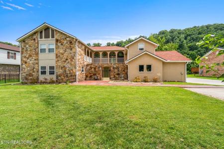 616 Riverbend Rd