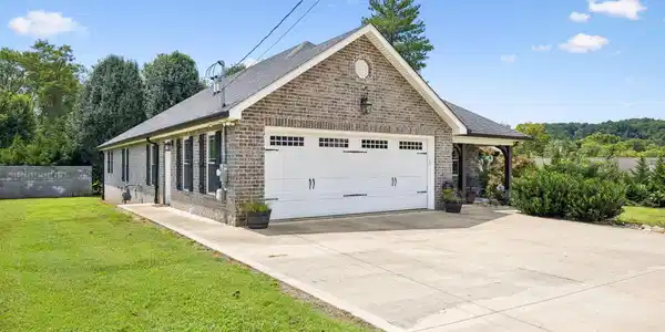 Image 4: 2-4110 Ardrock Dr - 002 - Copy