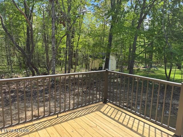 Image 4: Grilling Deck