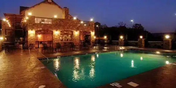 Image 3: Club_House3