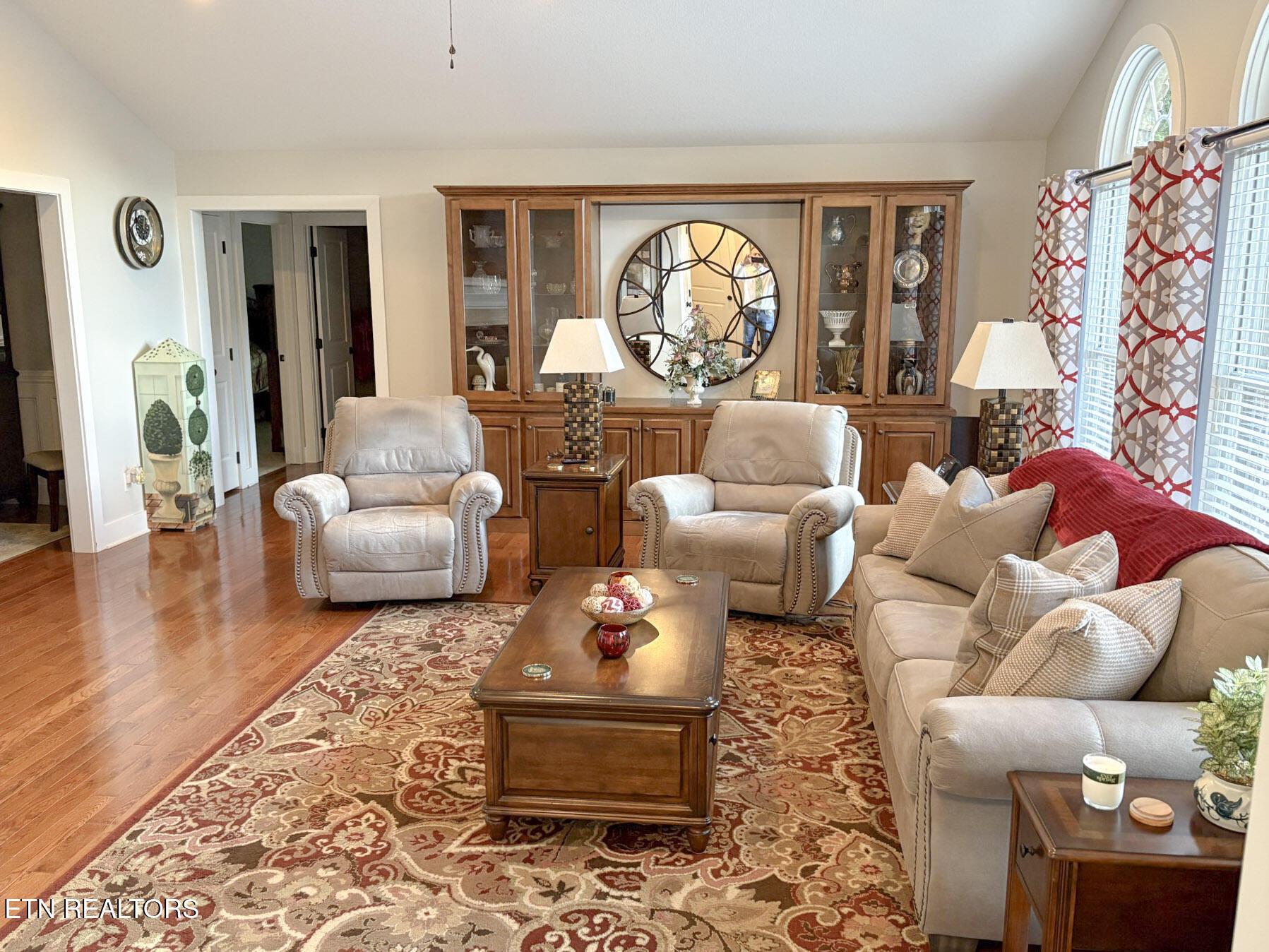 Image 3: Living Room