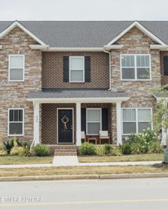 336 Broadberry Ave