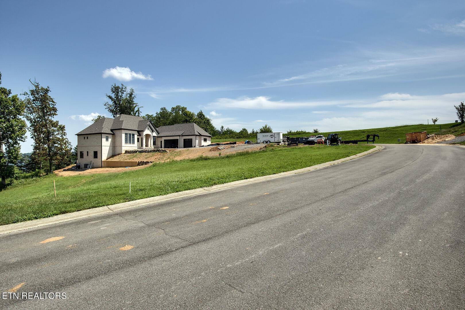 Image 4: 04_ChampionsWay_573_Street_E