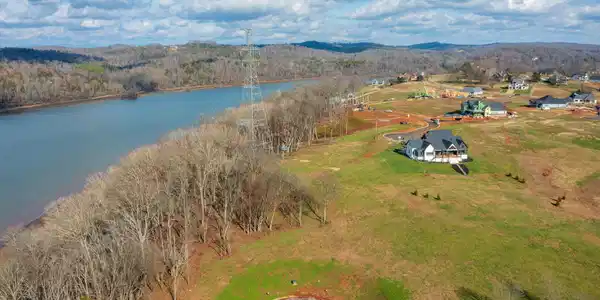 Image 2: homesandvideos aerials-10299