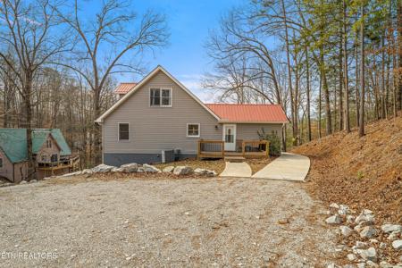 818 Deerfield Way