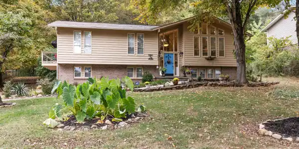 9913 Rainbow Drive
