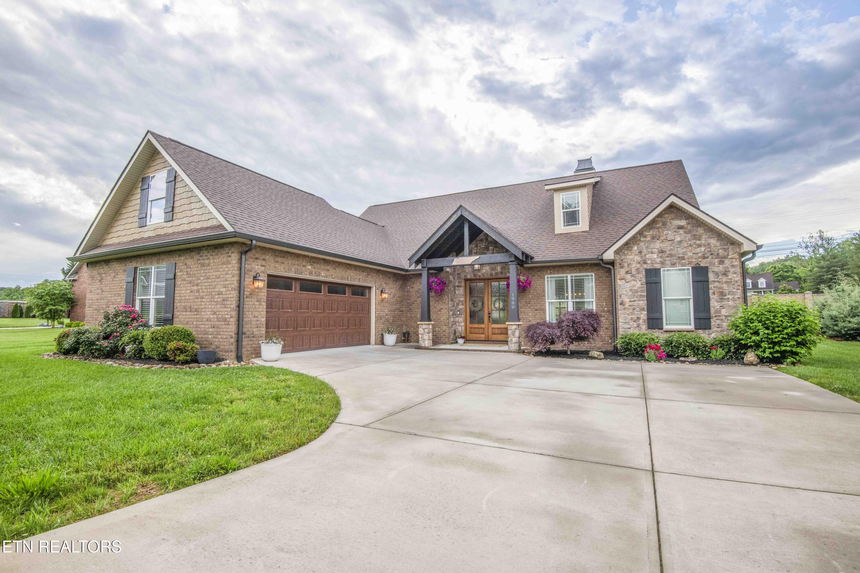 Image 2: exterior 2_1