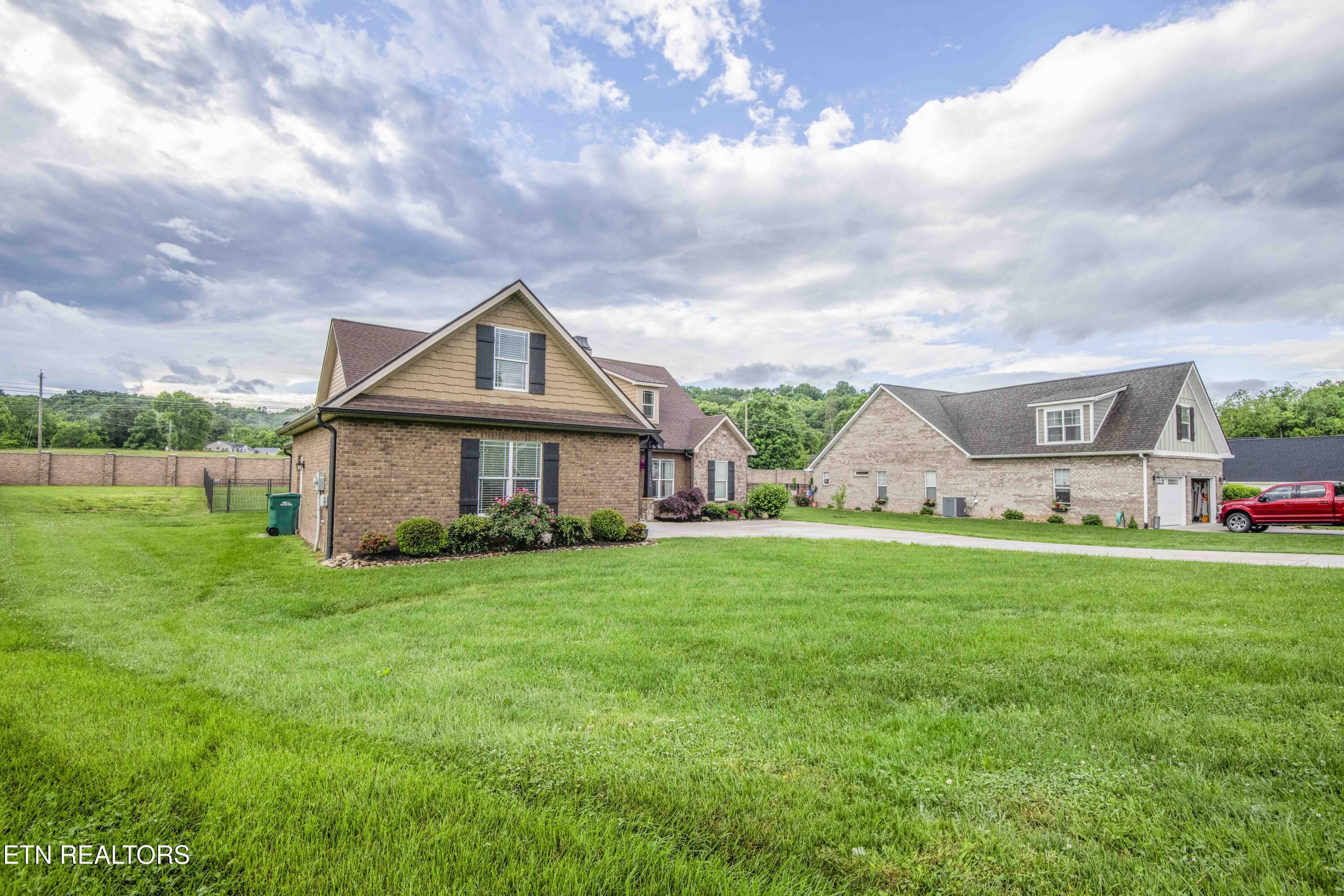 Image 4: exterior 5_1