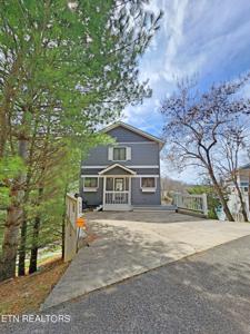 533 Deerwood Lane