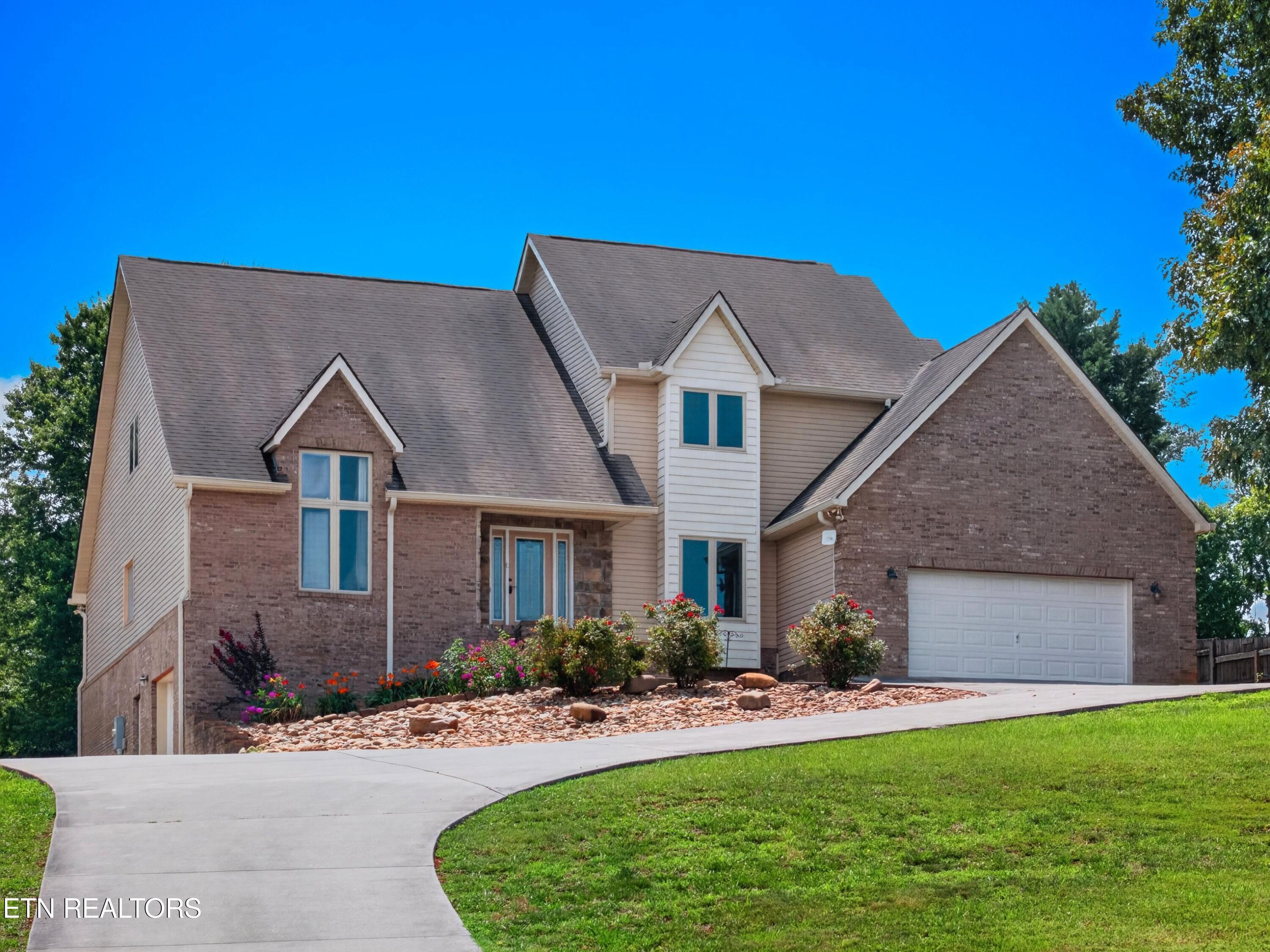 Image 2: 002-219SullivanPointe-Dandridge-TN-37725