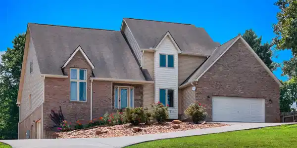 Image 2: 002-219SullivanPointe-Dandridge-TN-37725