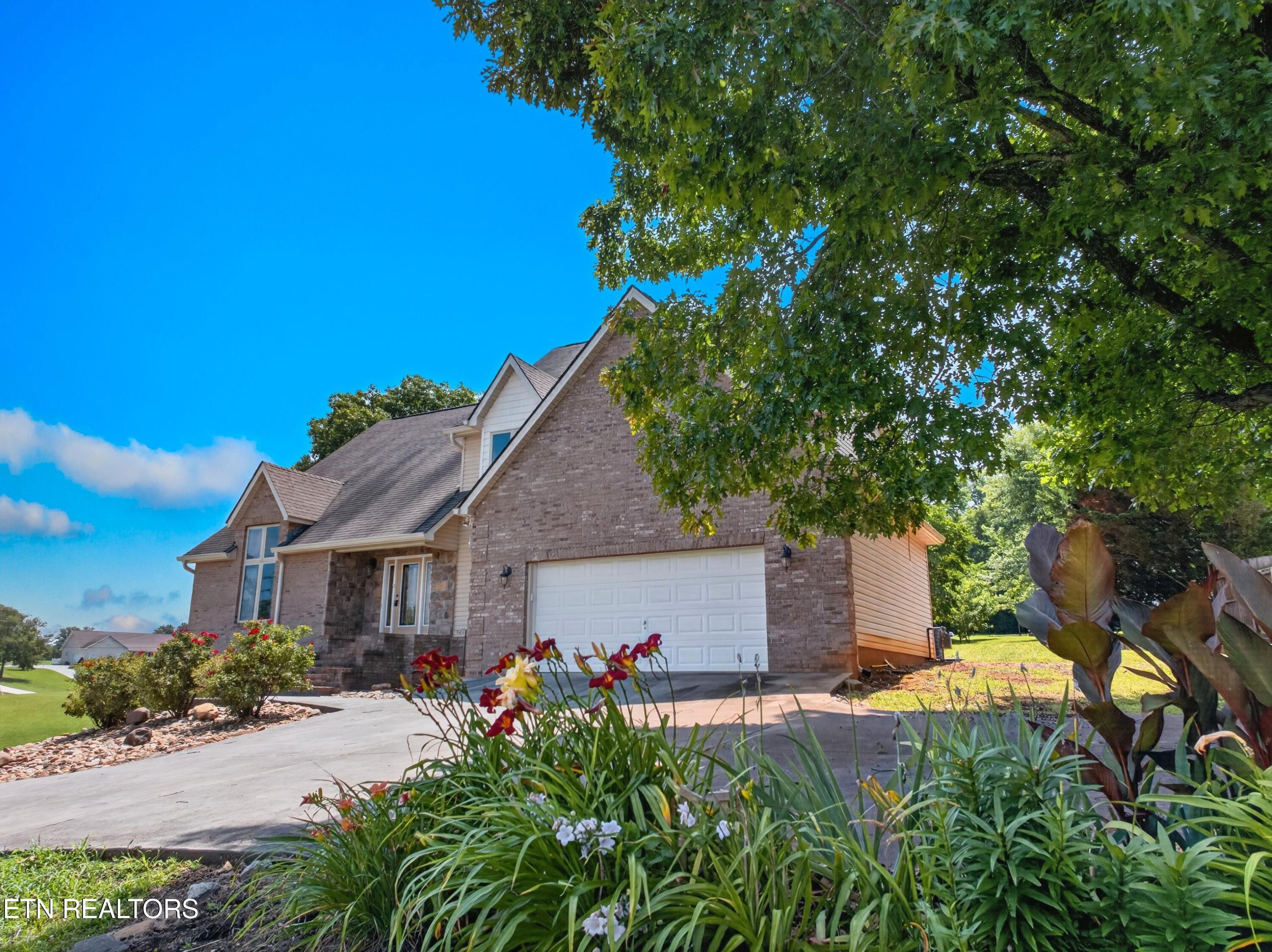 Image 3: 003-219SullivanPointe-Dandridge-TN-37725