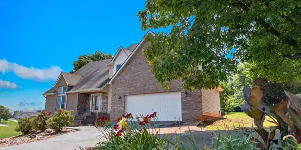 Image 3: 003-219SullivanPointe-Dandridge-TN-37725