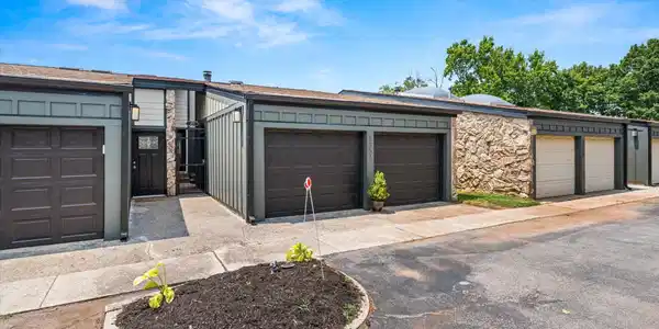 1857 Cherokee Bluff Drive