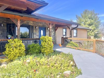 1033 Hillview Drive