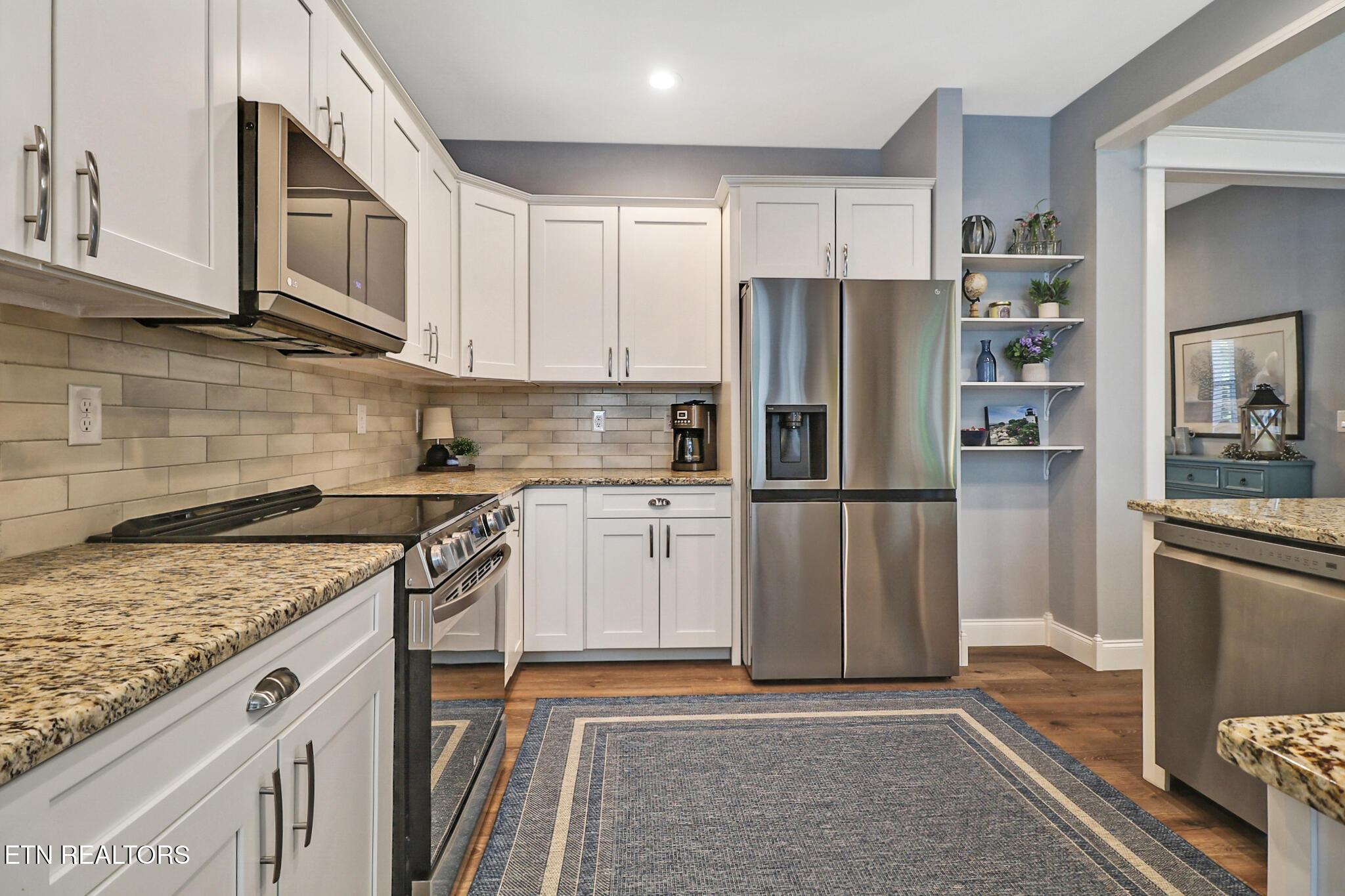 Image 3: Kitchen