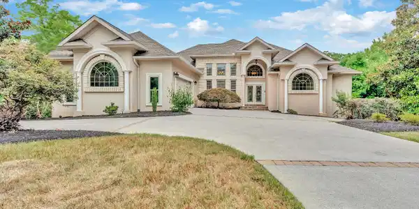 10405 E Port Drive