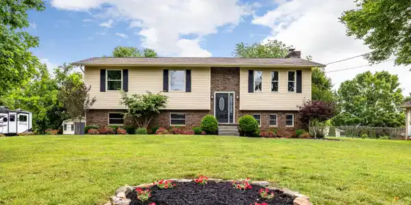 3618 Lakeside Drive