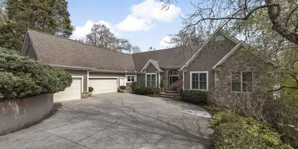 106 River Place