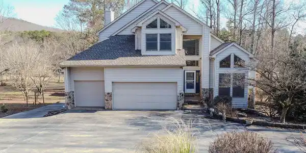 197 Lakehaven Circle