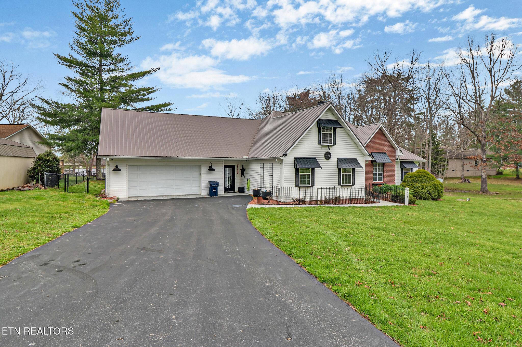 Image 4: Front of House