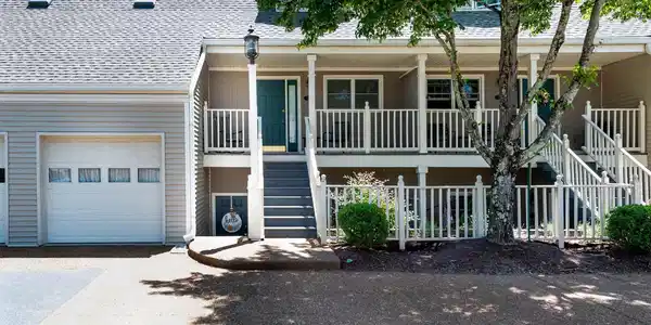 524 Riverfront Way