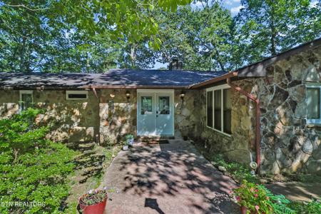 155 Meadowview Drive